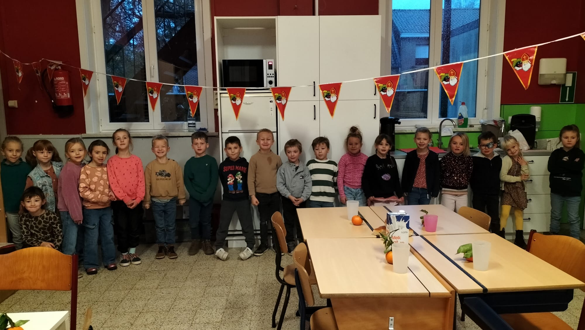 integratie derde kleuter-eerste leerjaar: Sintontbijt!