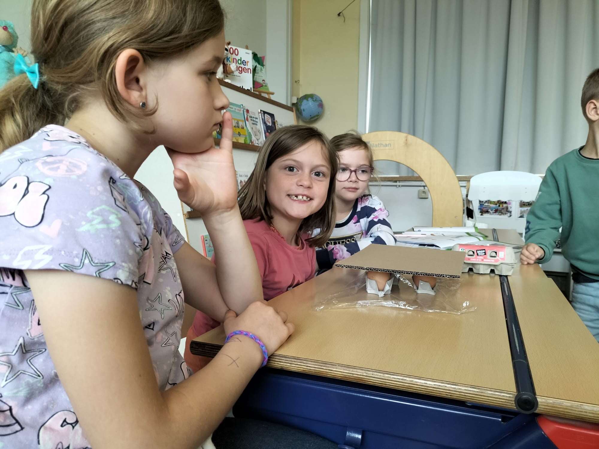 Kunnen drie eieren twintig boeken dragen...?