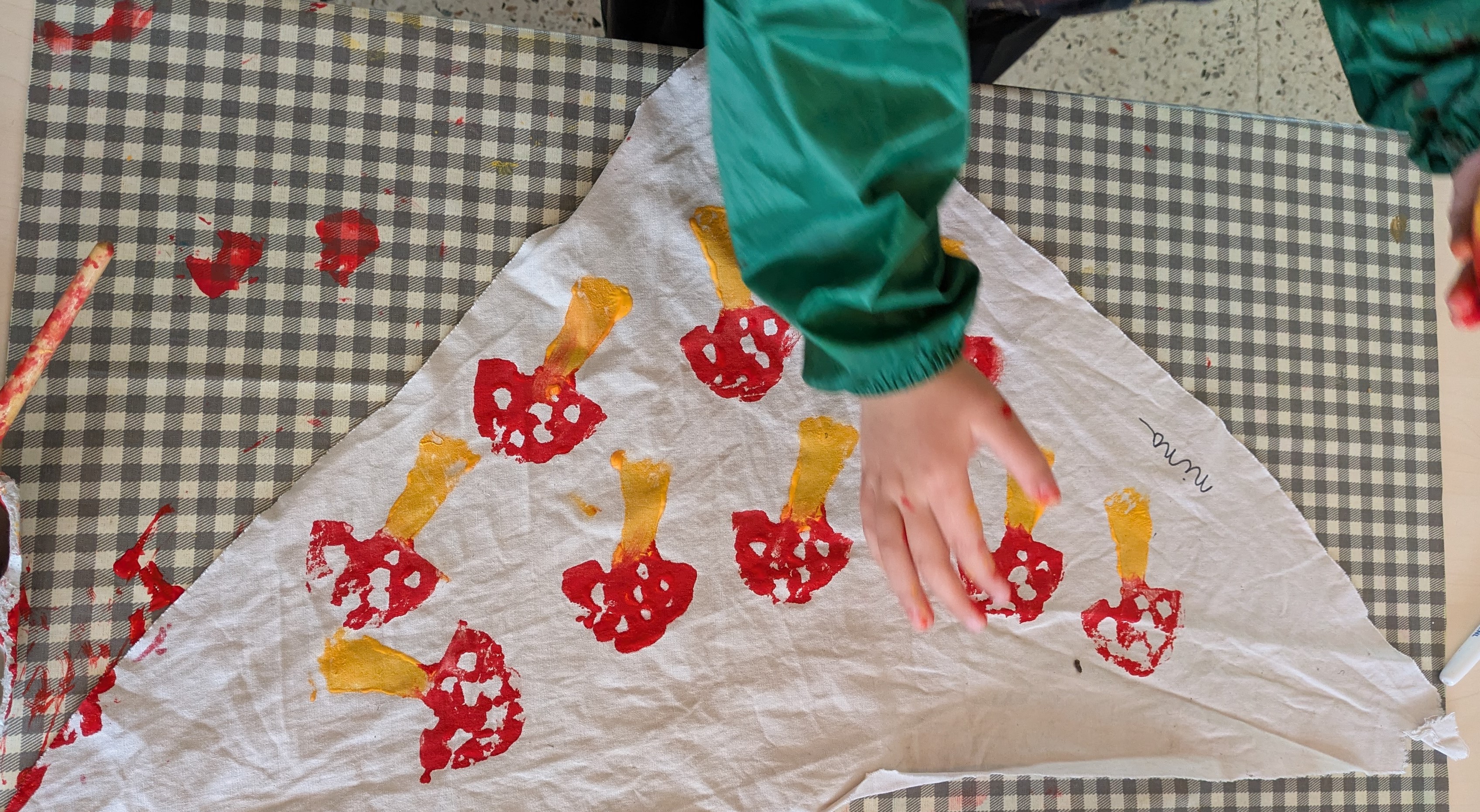 Rood met witte stippen