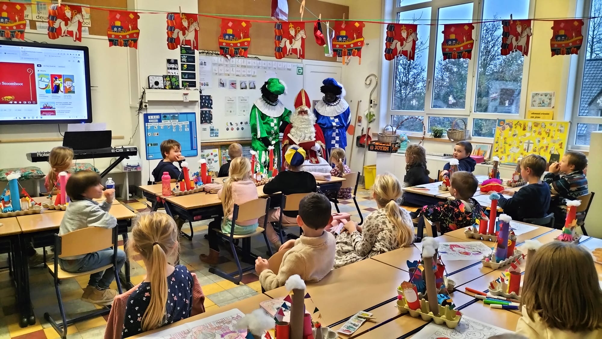 Sinterklaas en zijn pieten op bezoek... in onze klas!