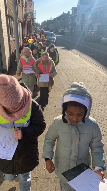 We verkennen de buurt van onze school!