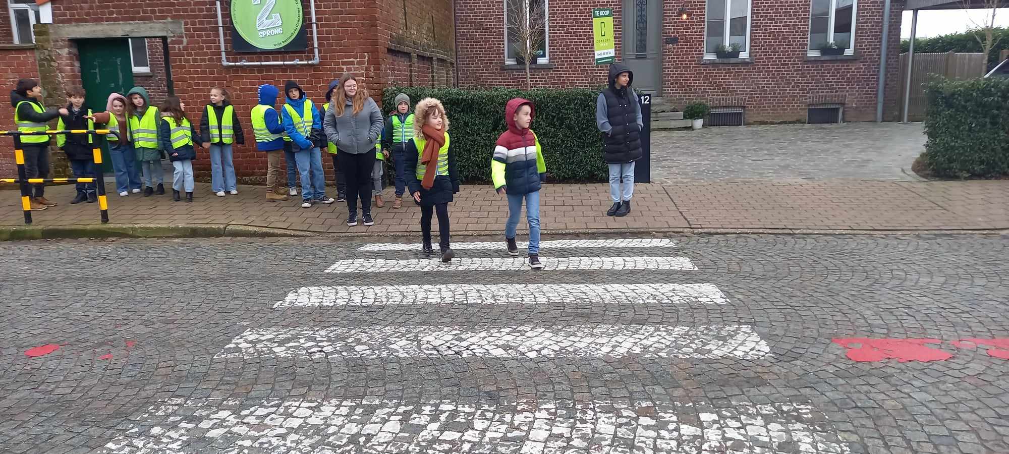 Oversteken aan een zebrapad
